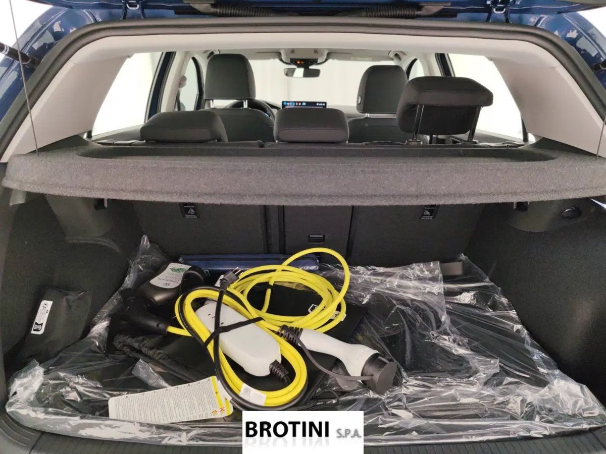 Volkswagen Golf nuova a Massa-Carrara (16)