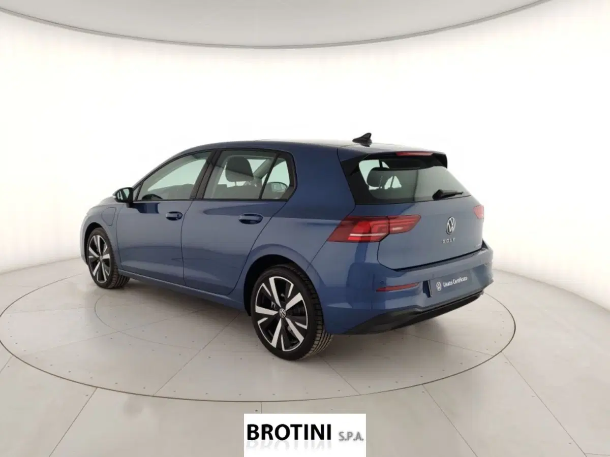 Volkswagen Golf nuova a Massa-Carrara (2)