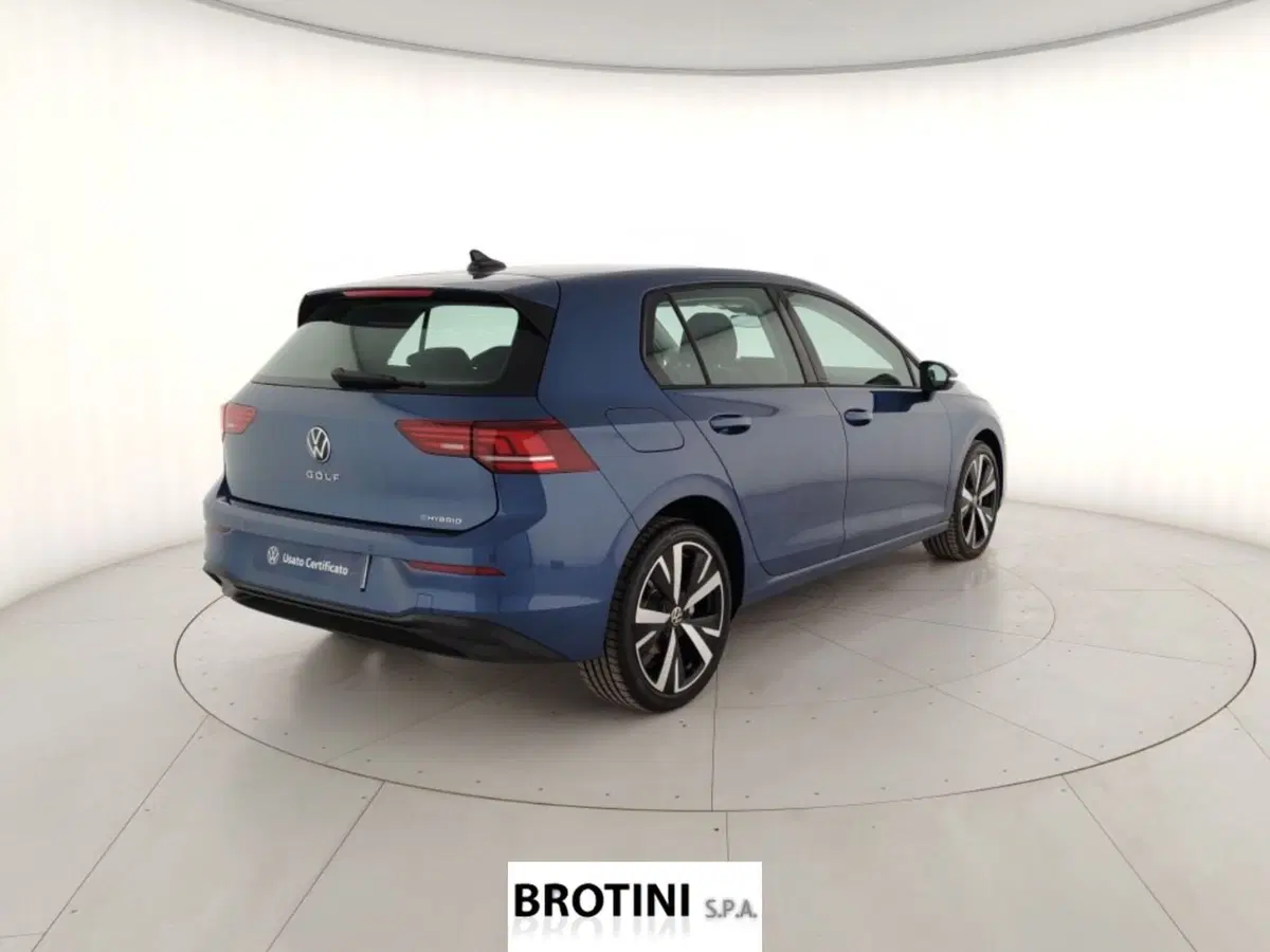 Volkswagen Golf nuova a Massa-Carrara (3)