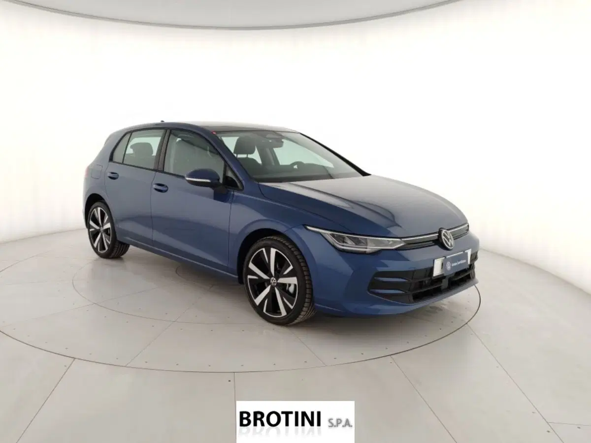 Volkswagen Golf nuova a Massa-Carrara (4)