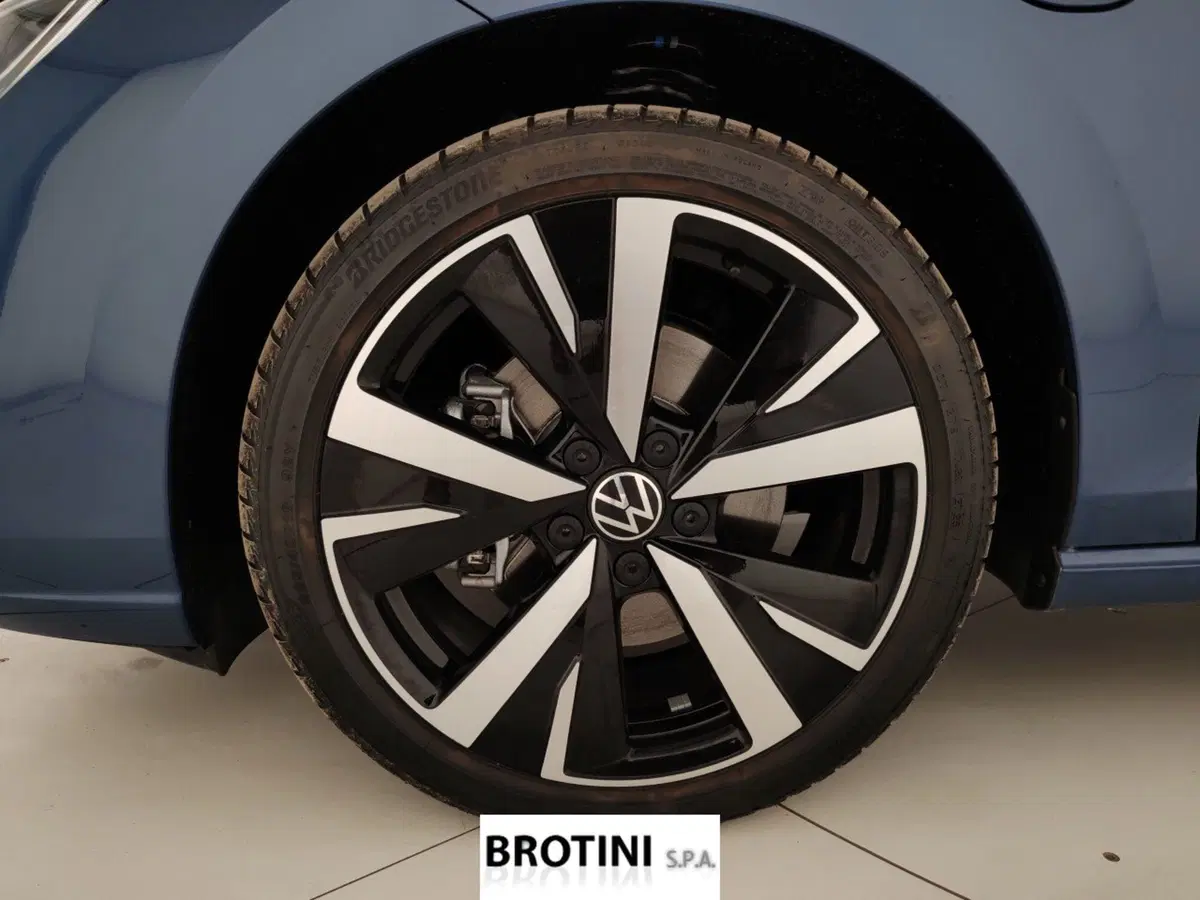 Volkswagen Golf nuova a Massa-Carrara (6)