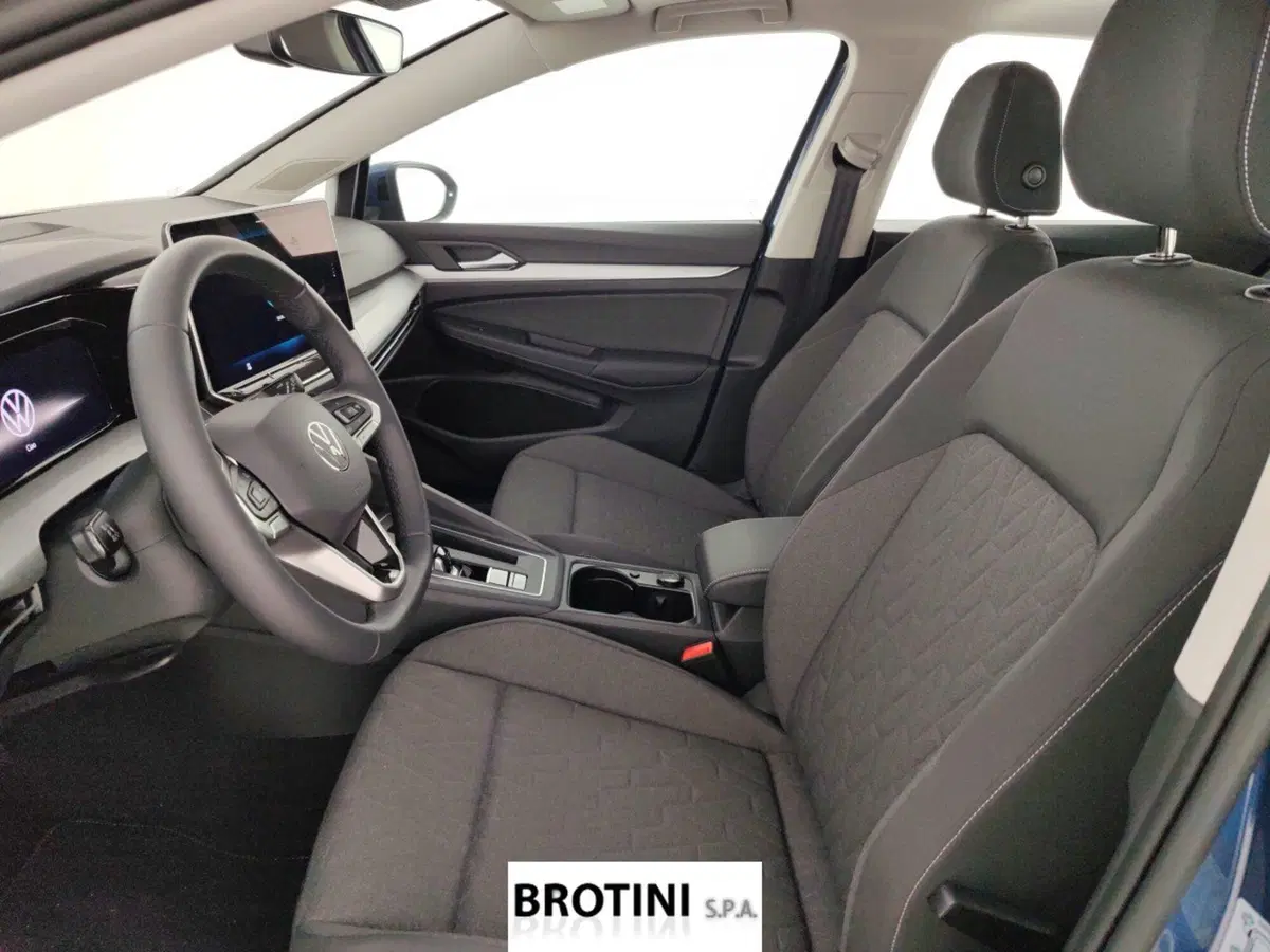 Volkswagen Golf nuova a Massa-Carrara (7)