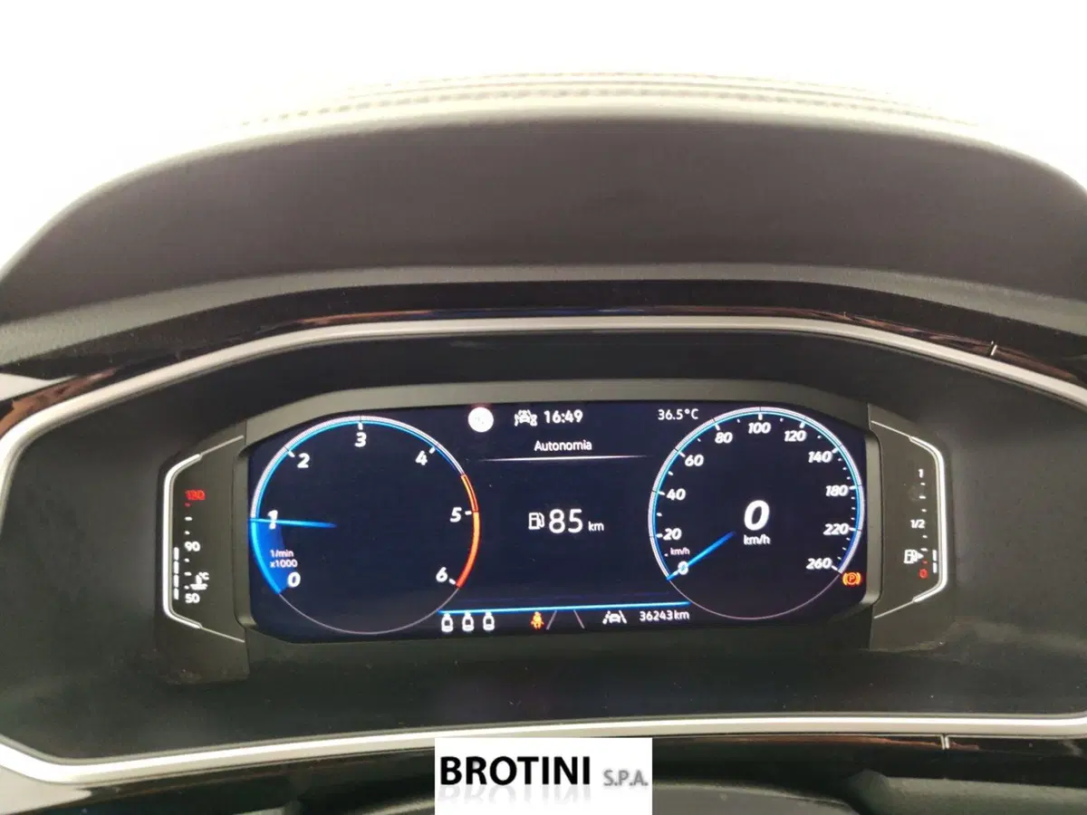 Volkswagen T-Roc usata a Massa-Carrara (13)