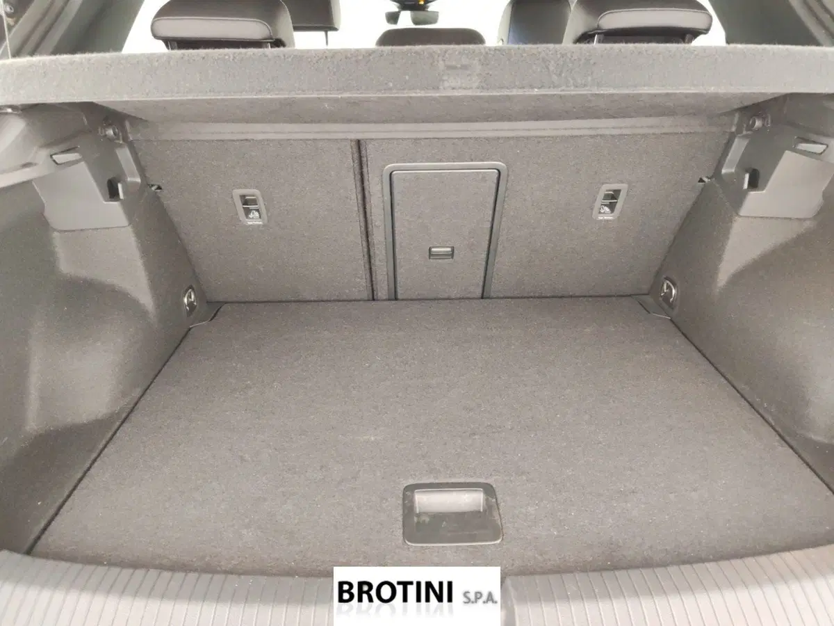 Volkswagen T-Roc usata a Massa-Carrara (15)