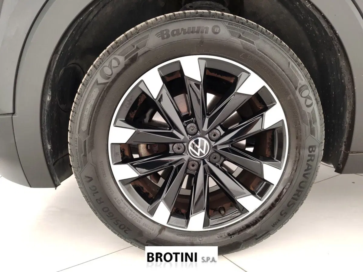 Volkswagen T-Cross usata a Massa-Carrara (6)