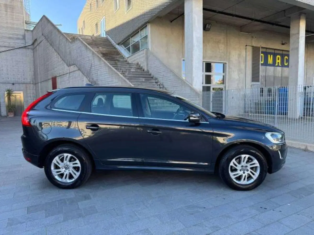 Volvo XC60 usata a Savona (7)