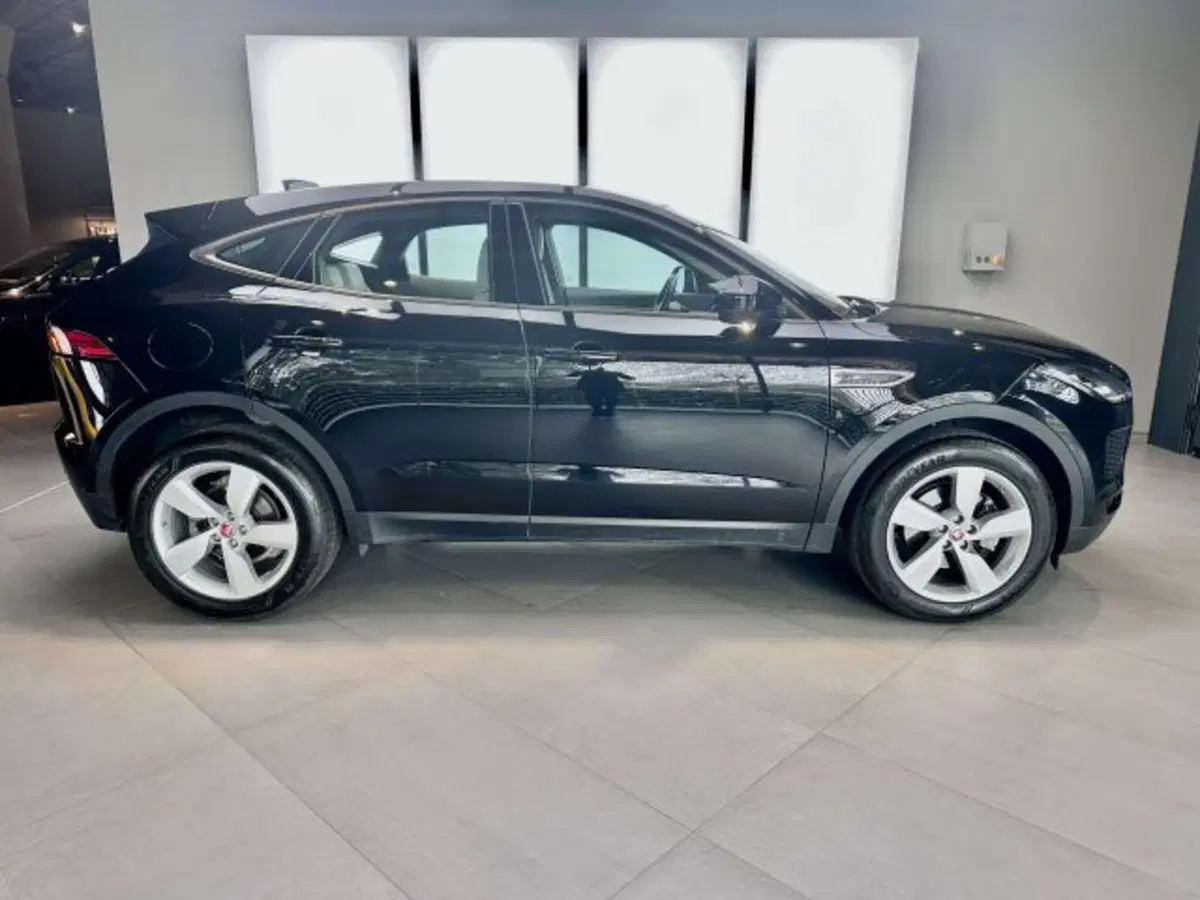 Jaguar E-Pace usata a Torino (4)