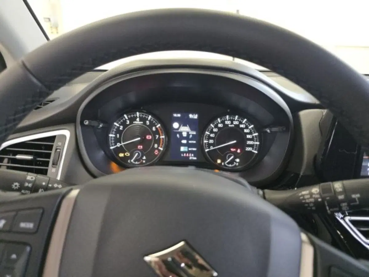 Suzuki S-Cross nuova a Reggio Emilia (12)