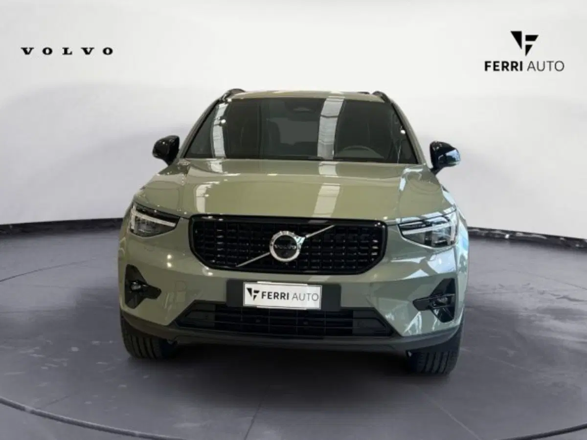 Volvo XC40 nuova a Udine (4)