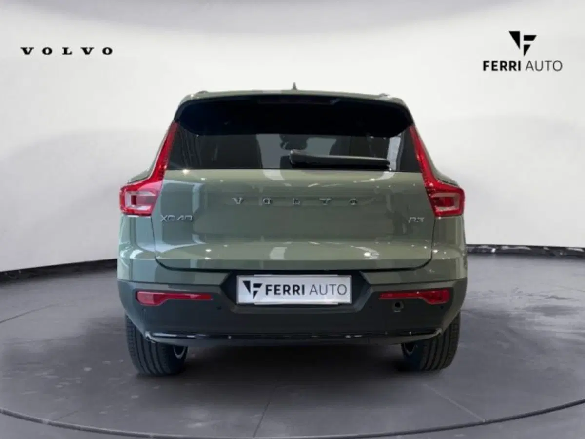 Volvo XC40 nuova a Udine (7)