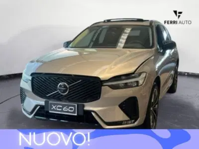 Volvo XC60 B5 AWD automatico Ultimate Dark nuova a Tavagnacco