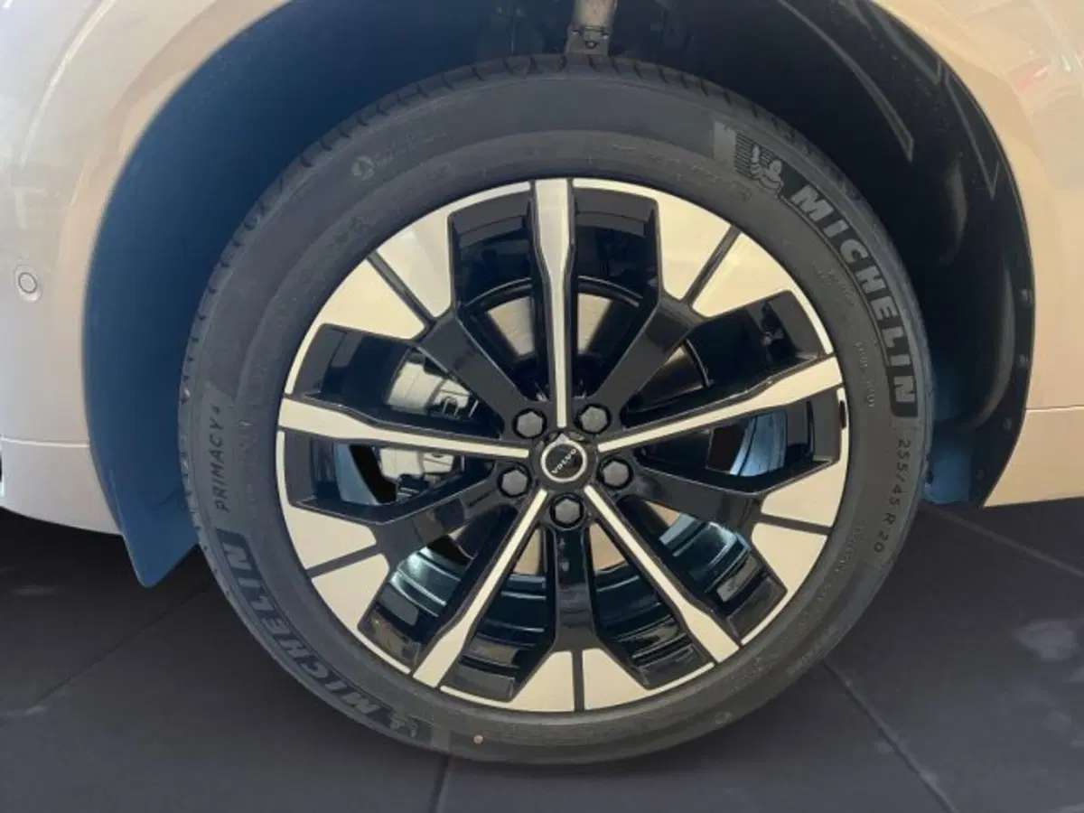 Volvo XC60 nuova a Udine (11)