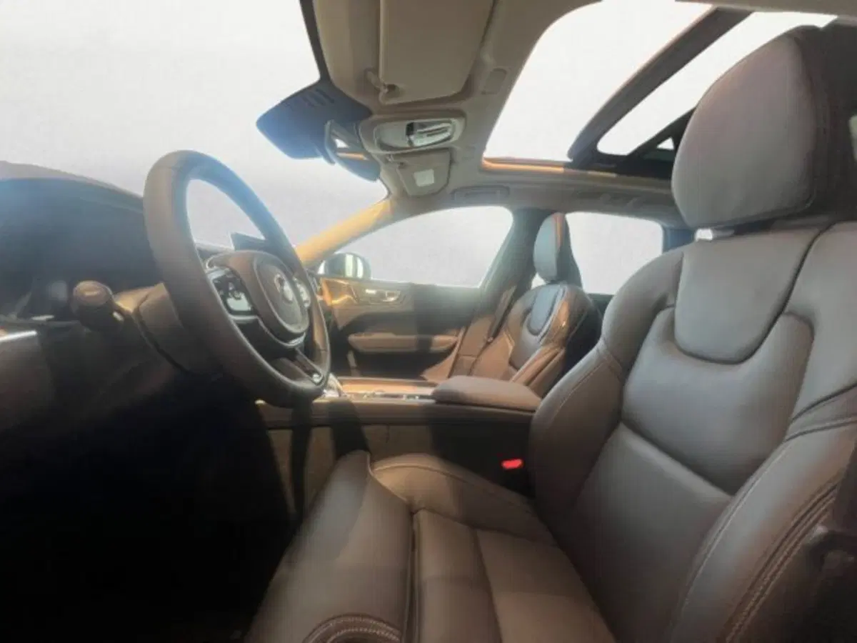 Volvo XC60 nuova a Udine (8)