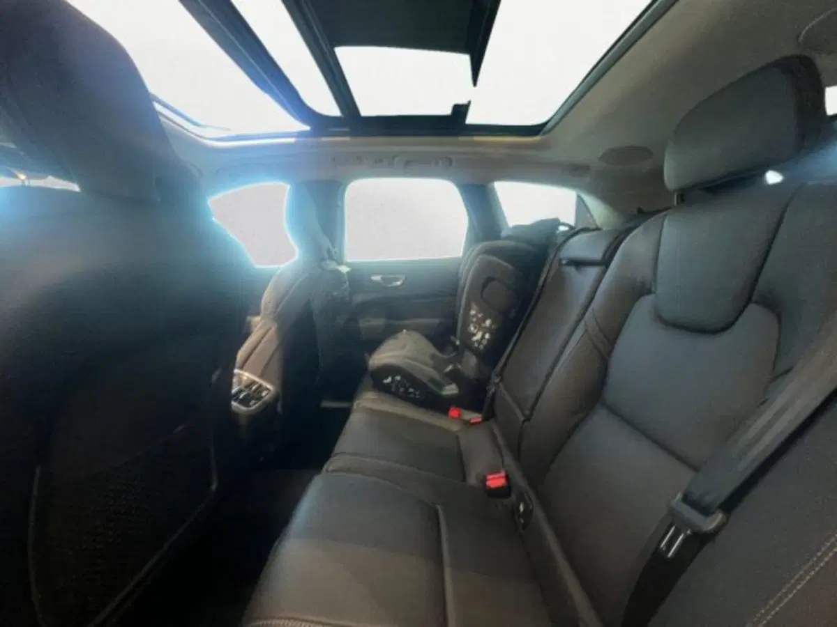 Volvo XC60 nuova a Udine (9)