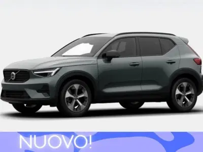 Volvo XC40 B3 automatico Plus Dark nuova a Tavagnacco