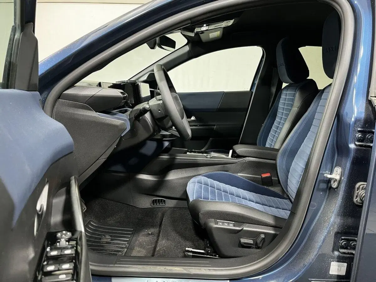 Lancia Ypsilon nuova a Sondrio (10)