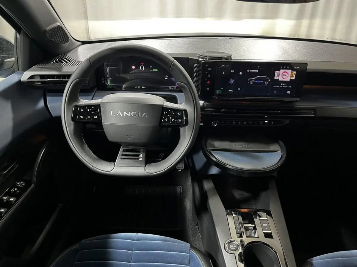 Lancia Ypsilon nuova a Sondrio (13)