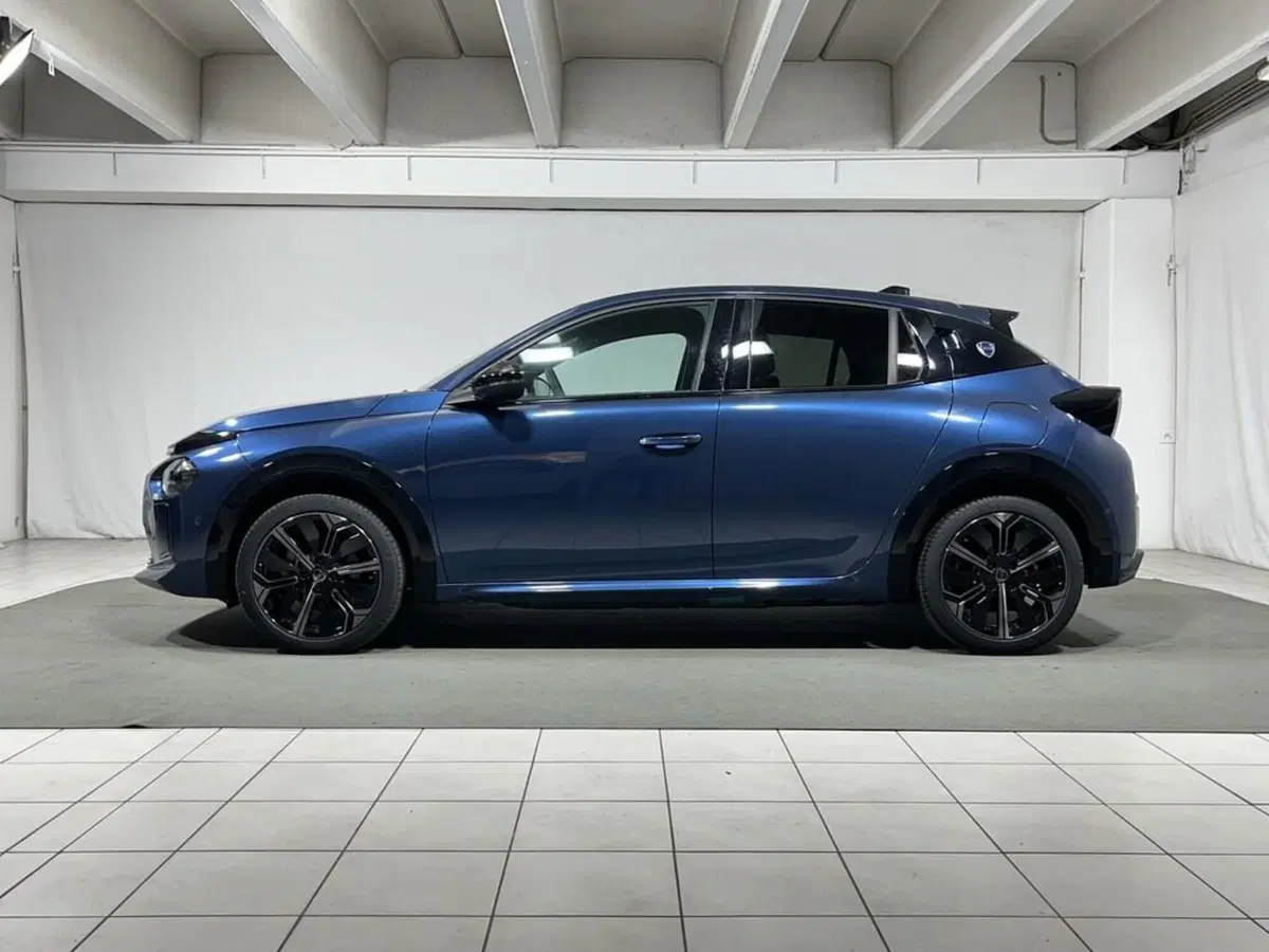 Lancia Ypsilon nuova a Sondrio (2)