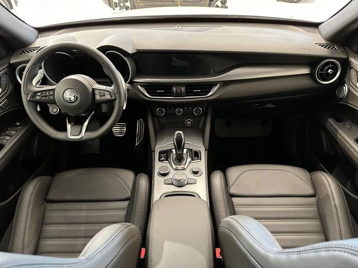 Alfa Romeo Stelvio nuova a Sondrio (12)
