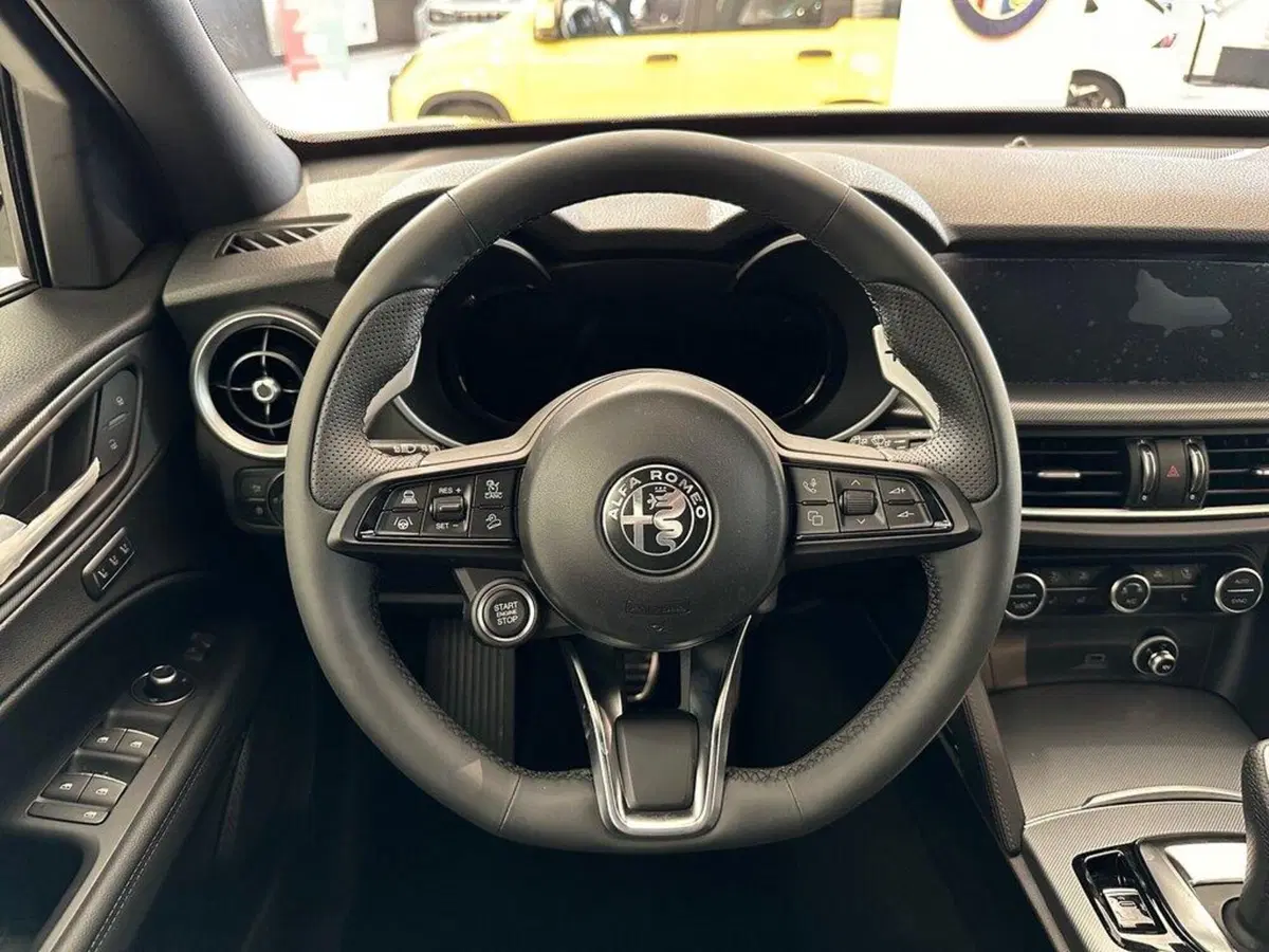 Alfa Romeo Stelvio nuova a Sondrio (14)