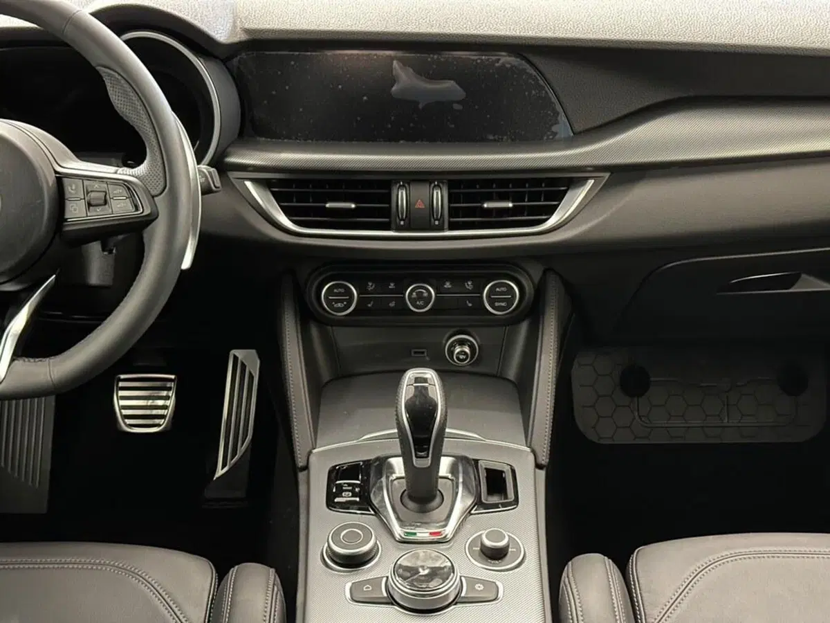 Alfa Romeo Stelvio nuova a Sondrio (15)
