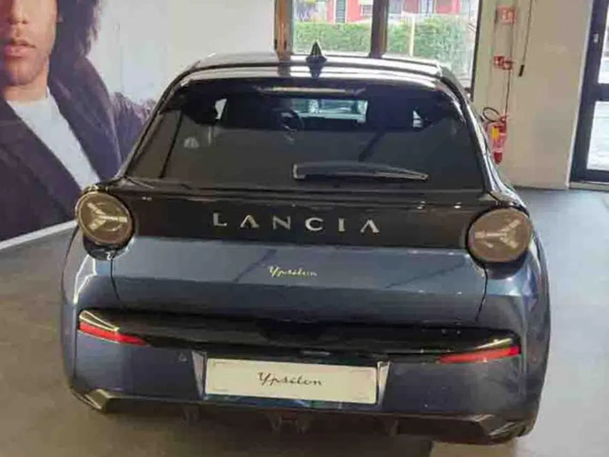 Lancia Ypsilon nuova a Torino (6)
