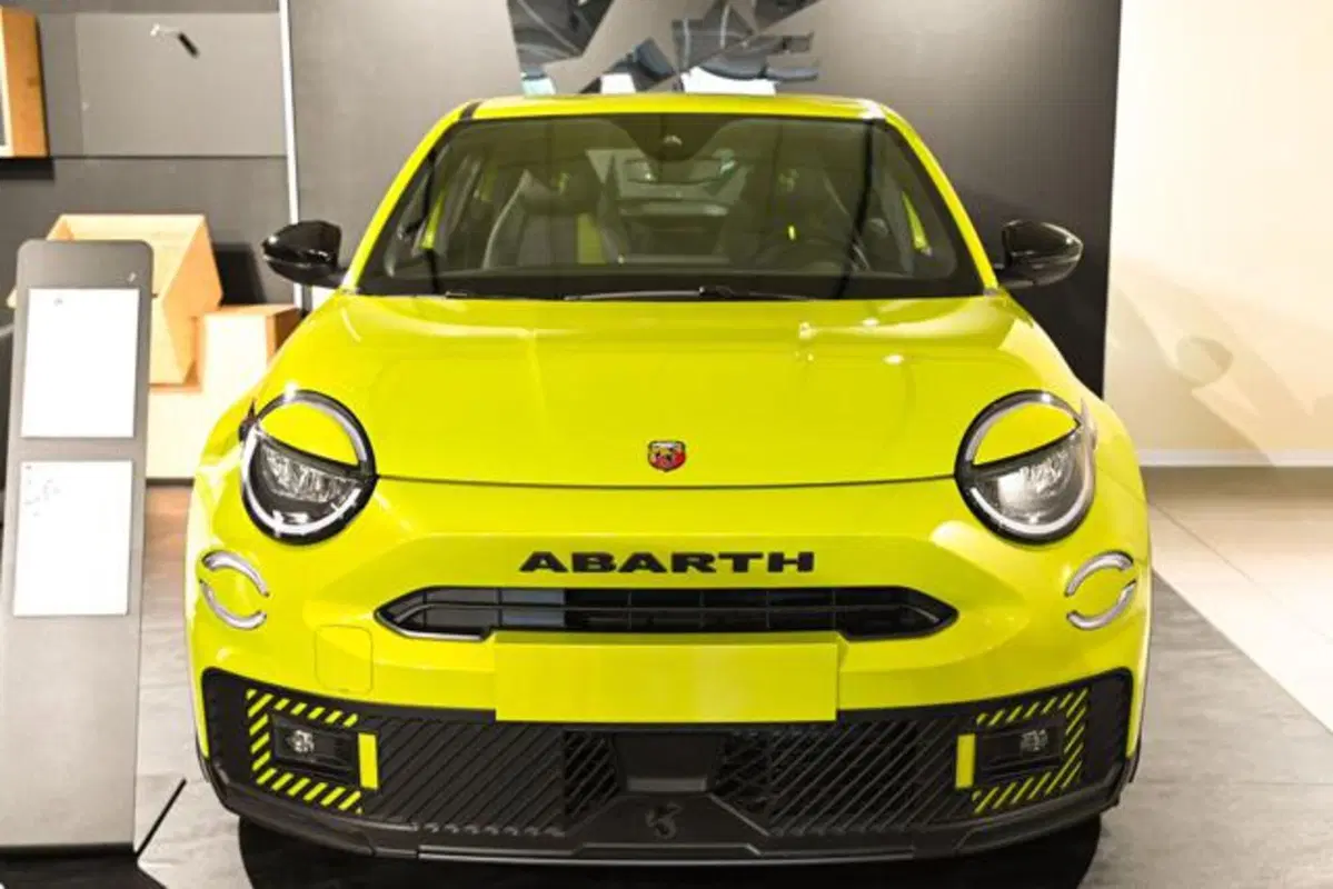 Abarth 600e nuova a Torino (2)