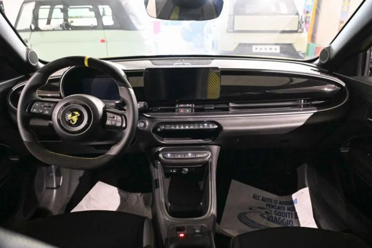 Abarth 600e nuova a Torino (4)