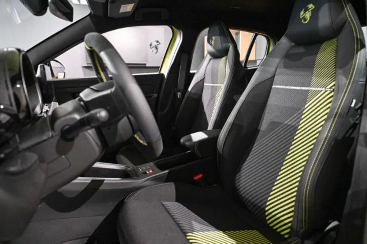 Abarth 600e nuova a Torino (7)