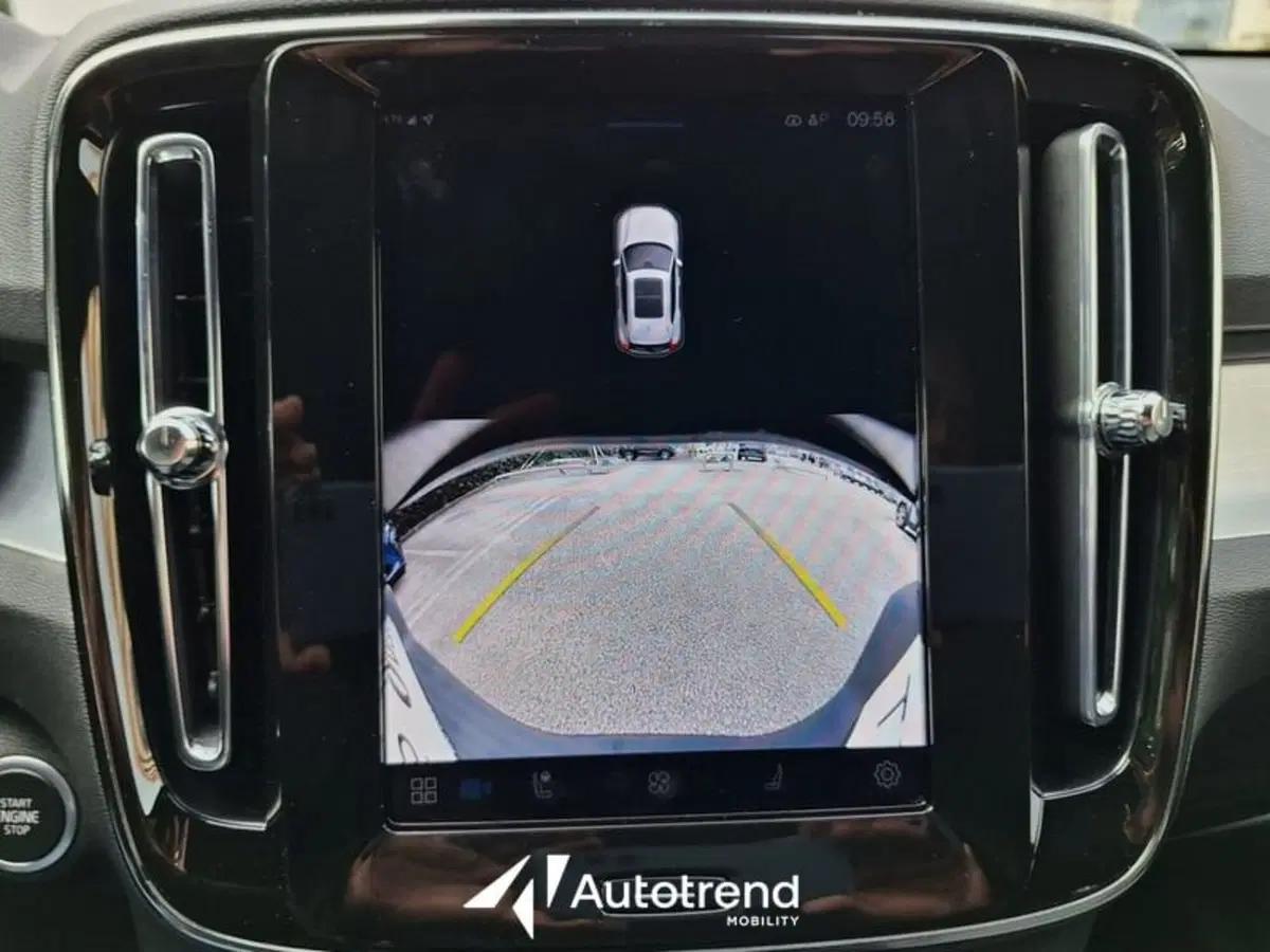 Volvo XC40 usata a Lecce (13)