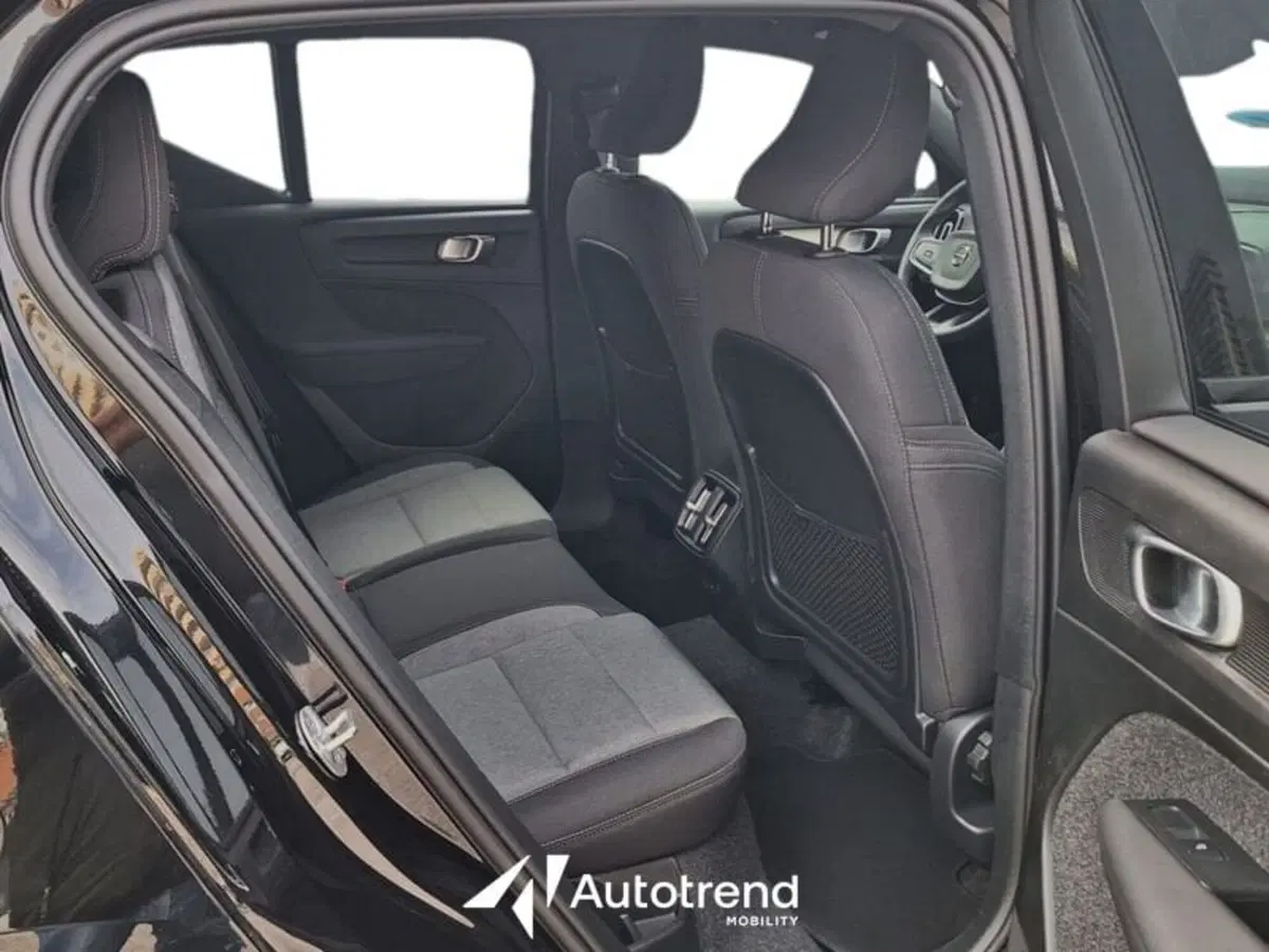 Volvo XC40 usata a Lecce (14)
