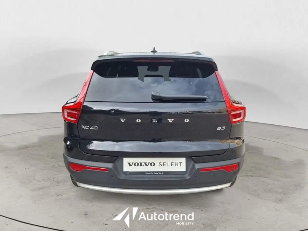 Volvo XC40 usata a Lecce (4)