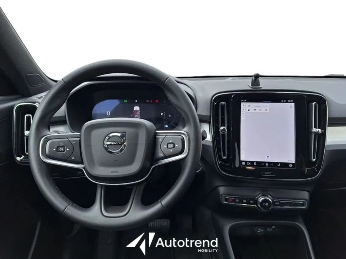Volvo XC40 usata a Lecce (9)