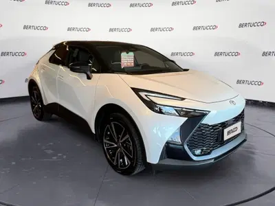 Toyota Toyota C-HR 2.0 phev Lounge fwd e-cvt del 2025 usata a Verona