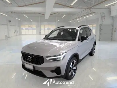 Volvo XC40 T5 Recharge Plug-in Hybrid automatico Plus Dark del 2022 usata a Bari