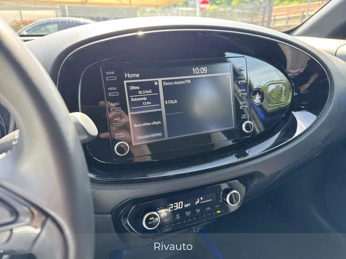 Toyota Aygo X usata a Como (10)