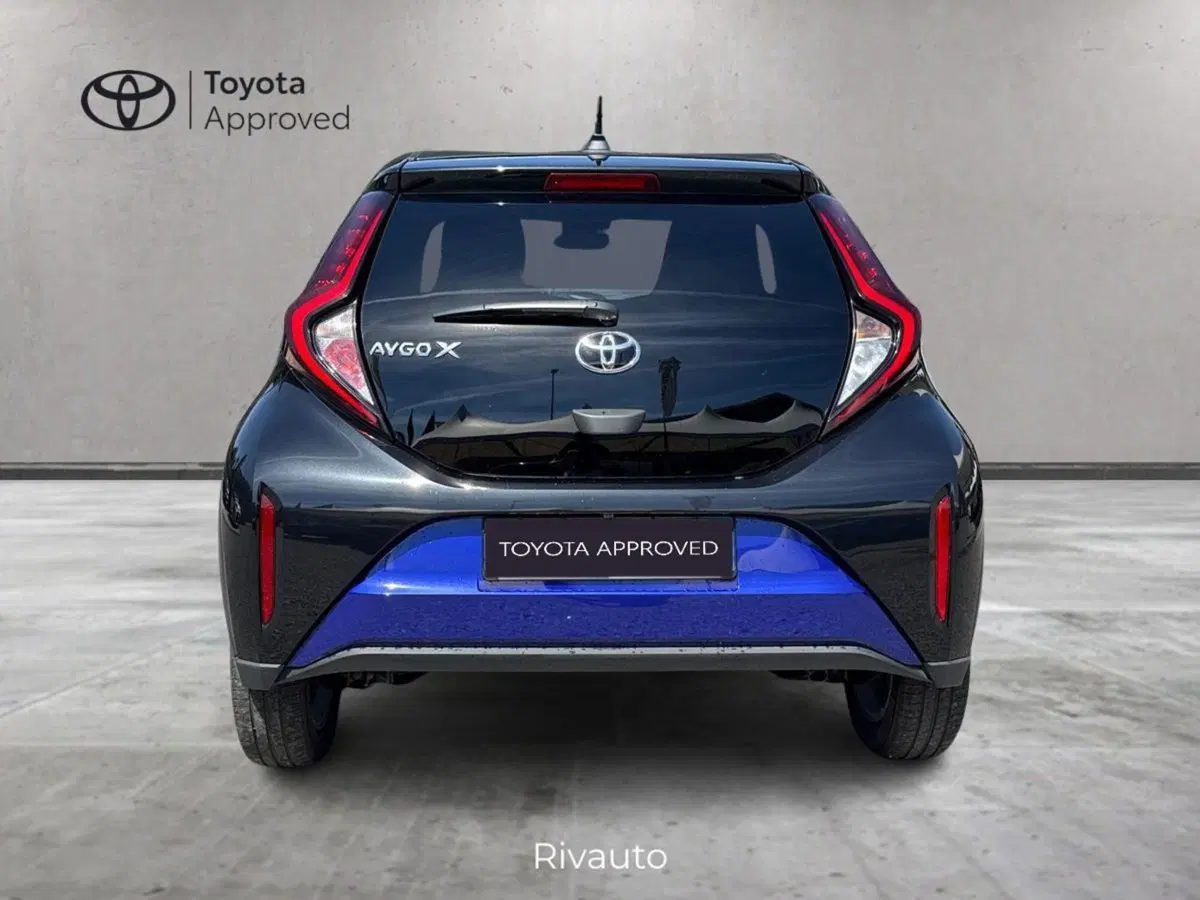 Toyota Aygo X usata a Como (12)