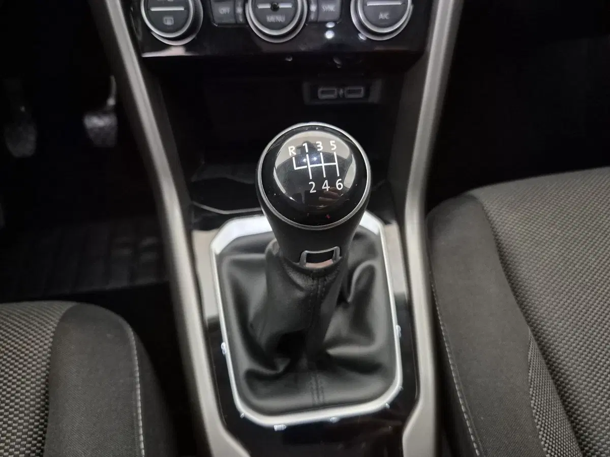Volkswagen T-Roc usata a Torino (11)