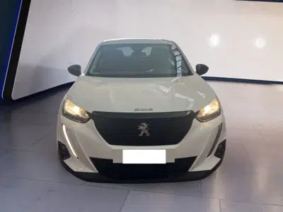 Peugeot 2008 1.2 puretech Active s&amp;s 100cv del 2022 usata a Torino