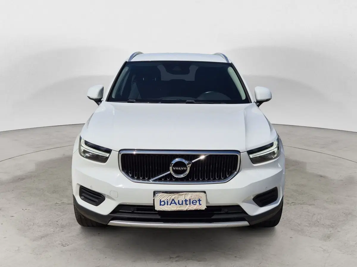 Volvo XC40 usata  (2)