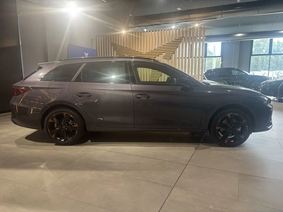 Cupra Leon Station Wagon nuova a Ferrara (4)