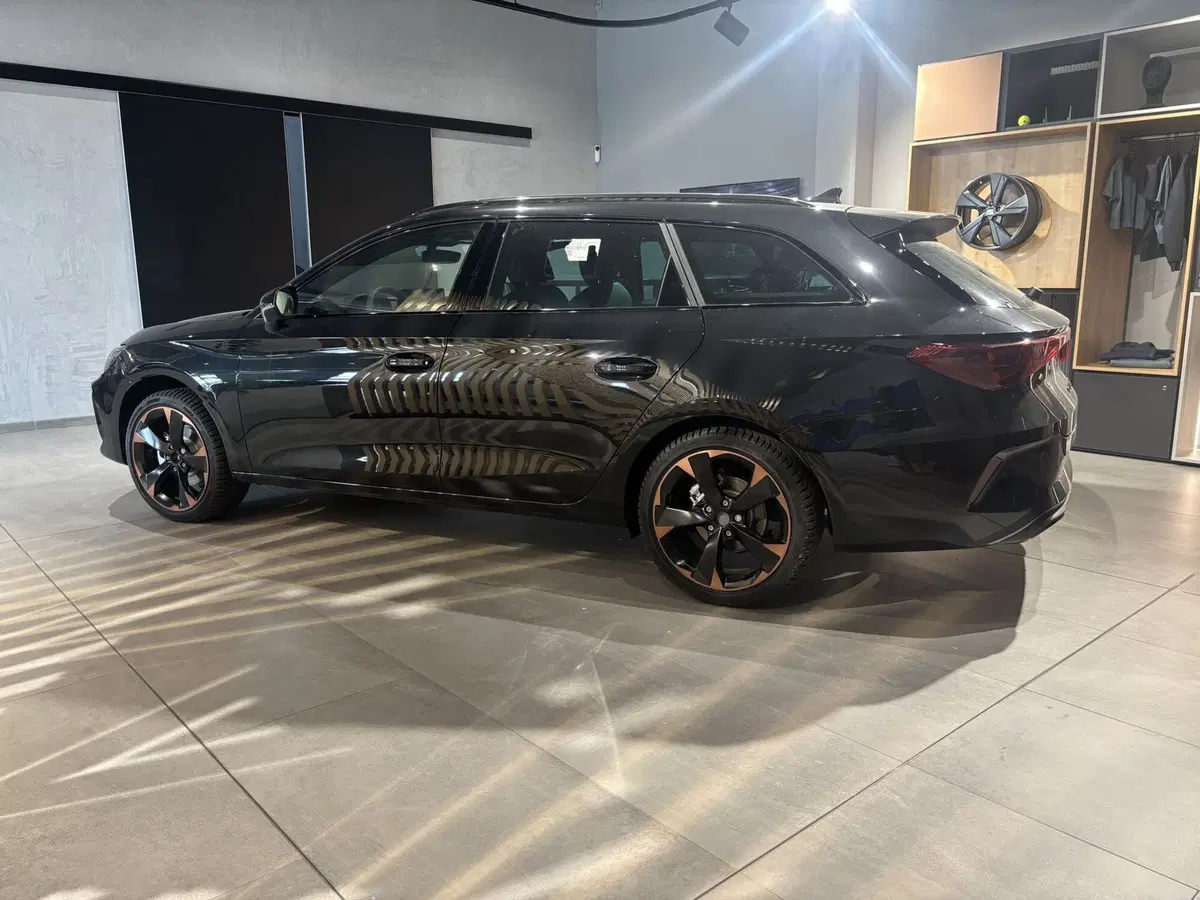Cupra Leon Station Wagon nuova a Ferrara (7)