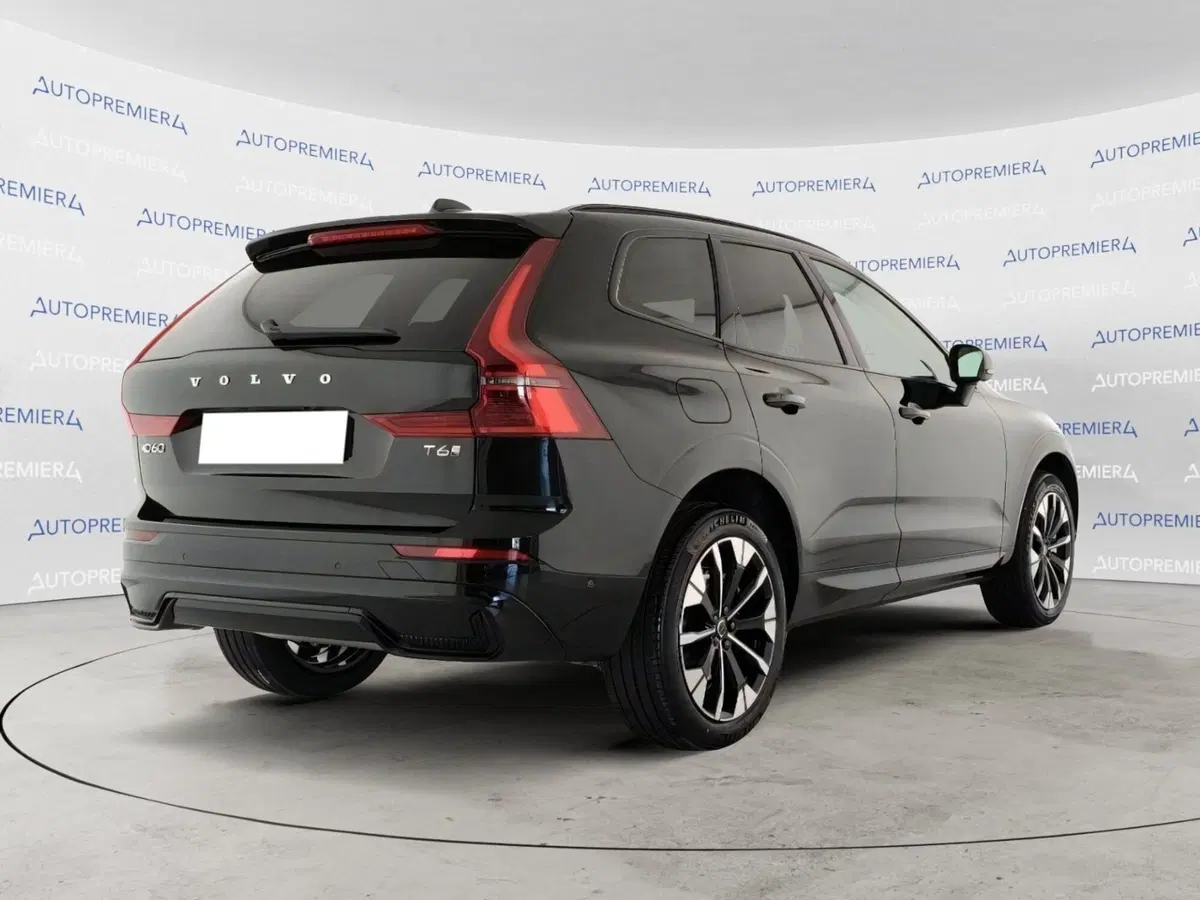 Volvo XC60 nuova a Como (4)