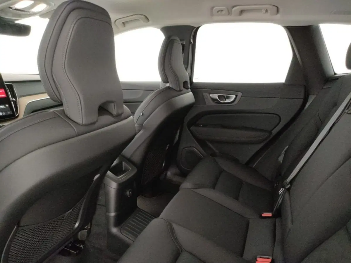 Volvo XC60 nuova a Como (7)