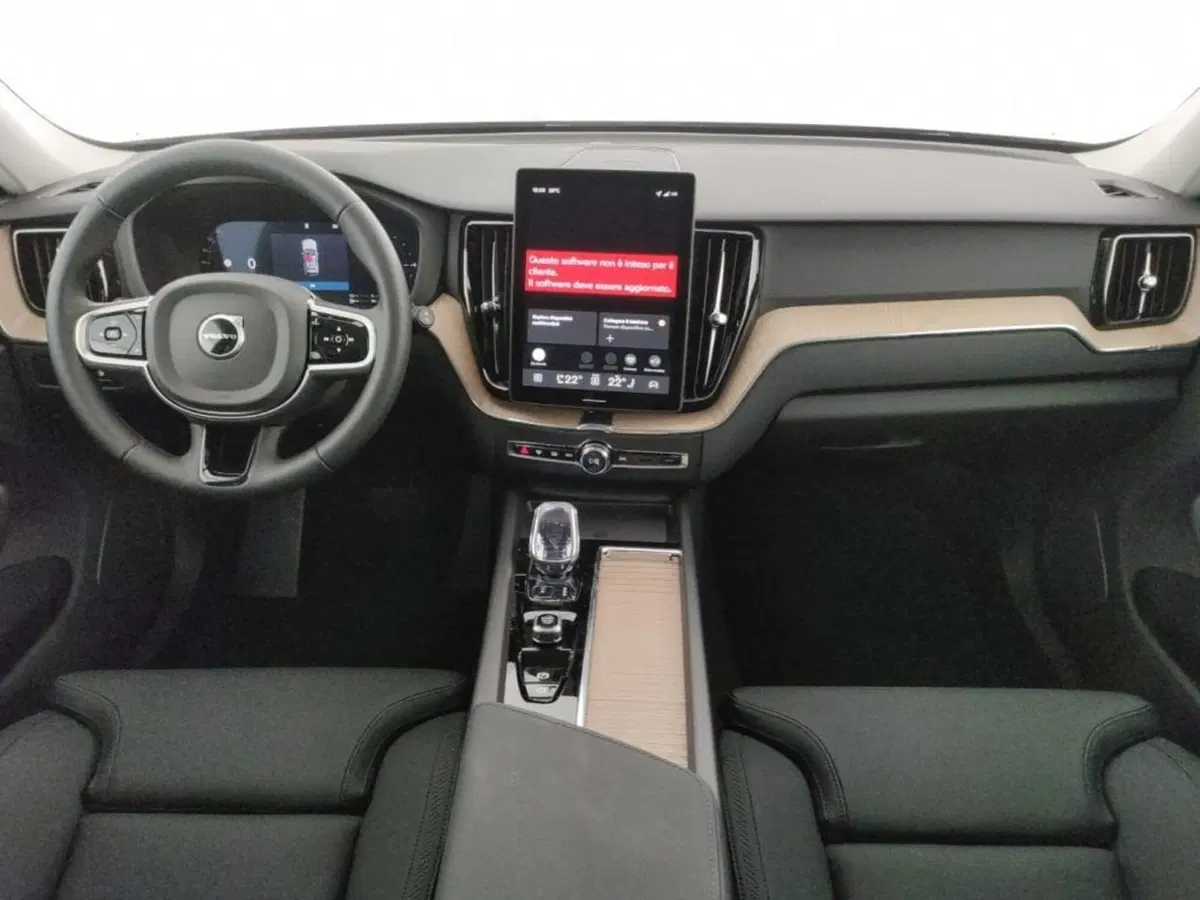 Volvo XC60 nuova a Como (8)