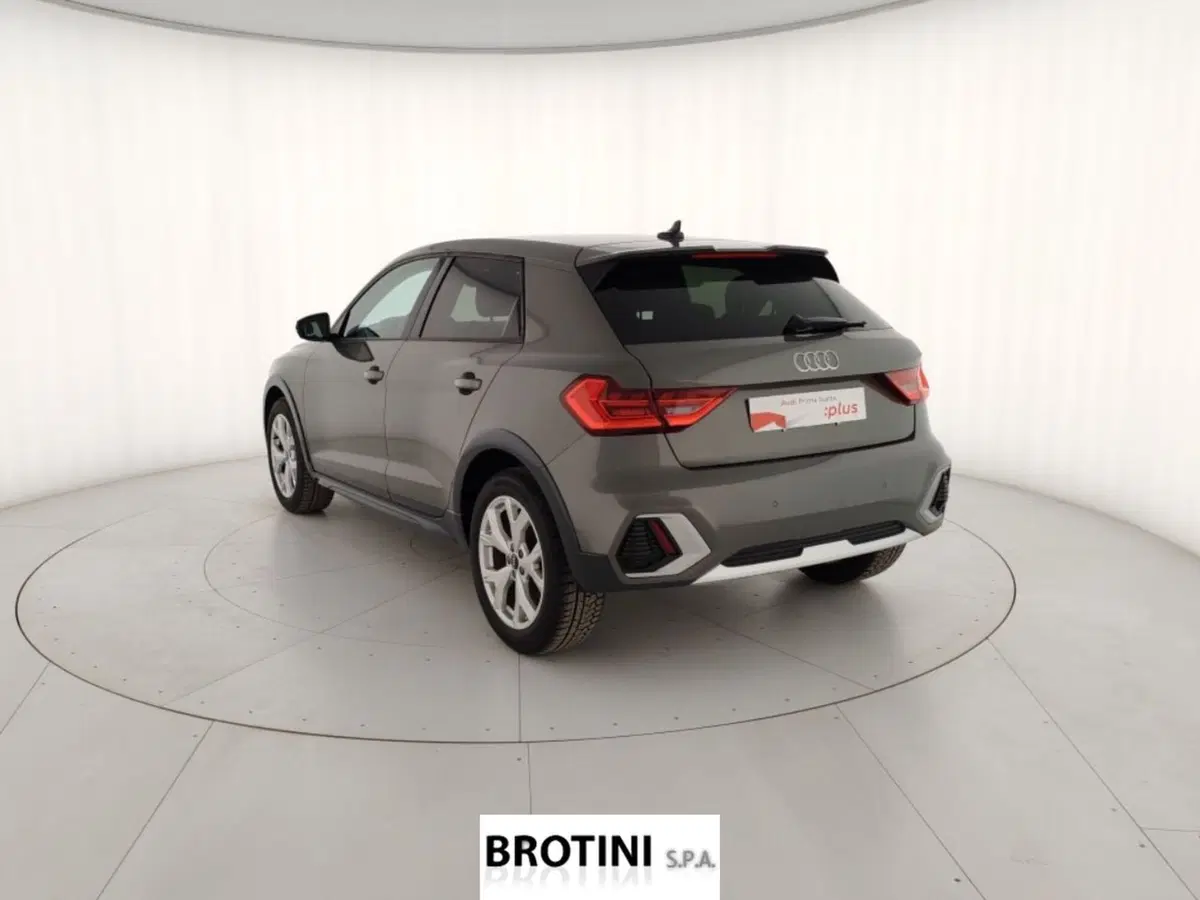 Audi A1 allstreet usata a Massa-Carrara (2)