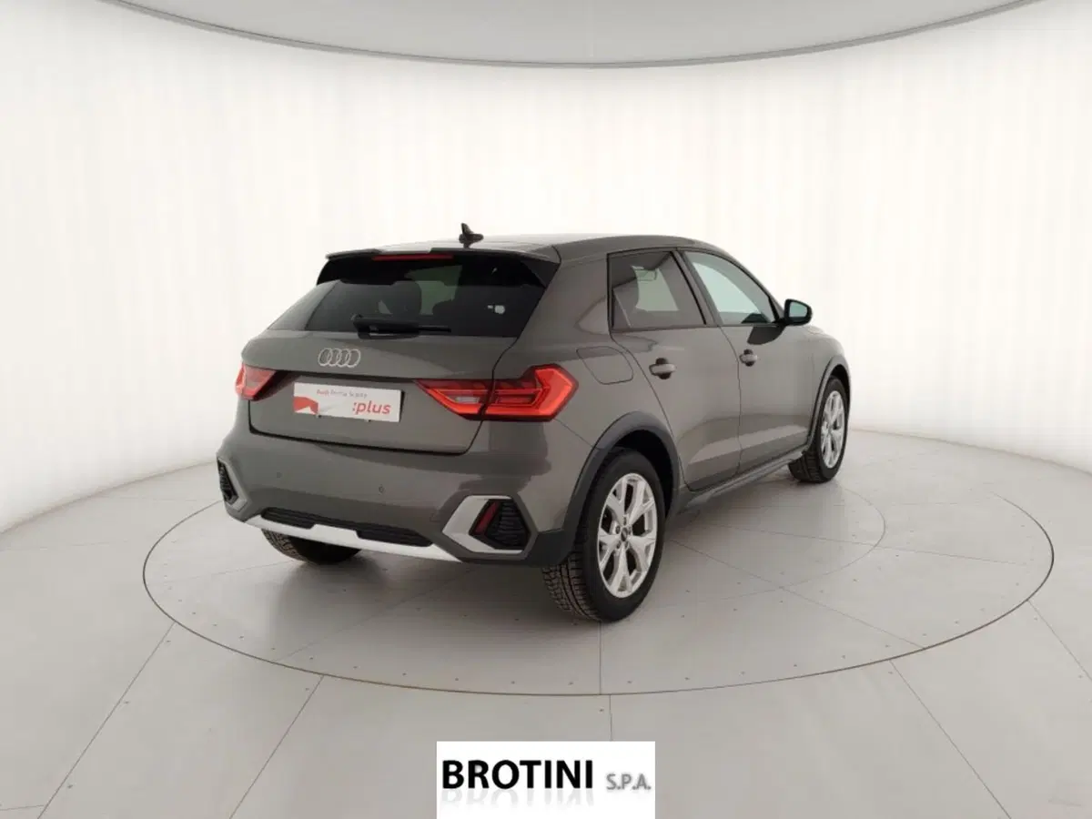 Audi A1 allstreet usata a Massa-Carrara (3)