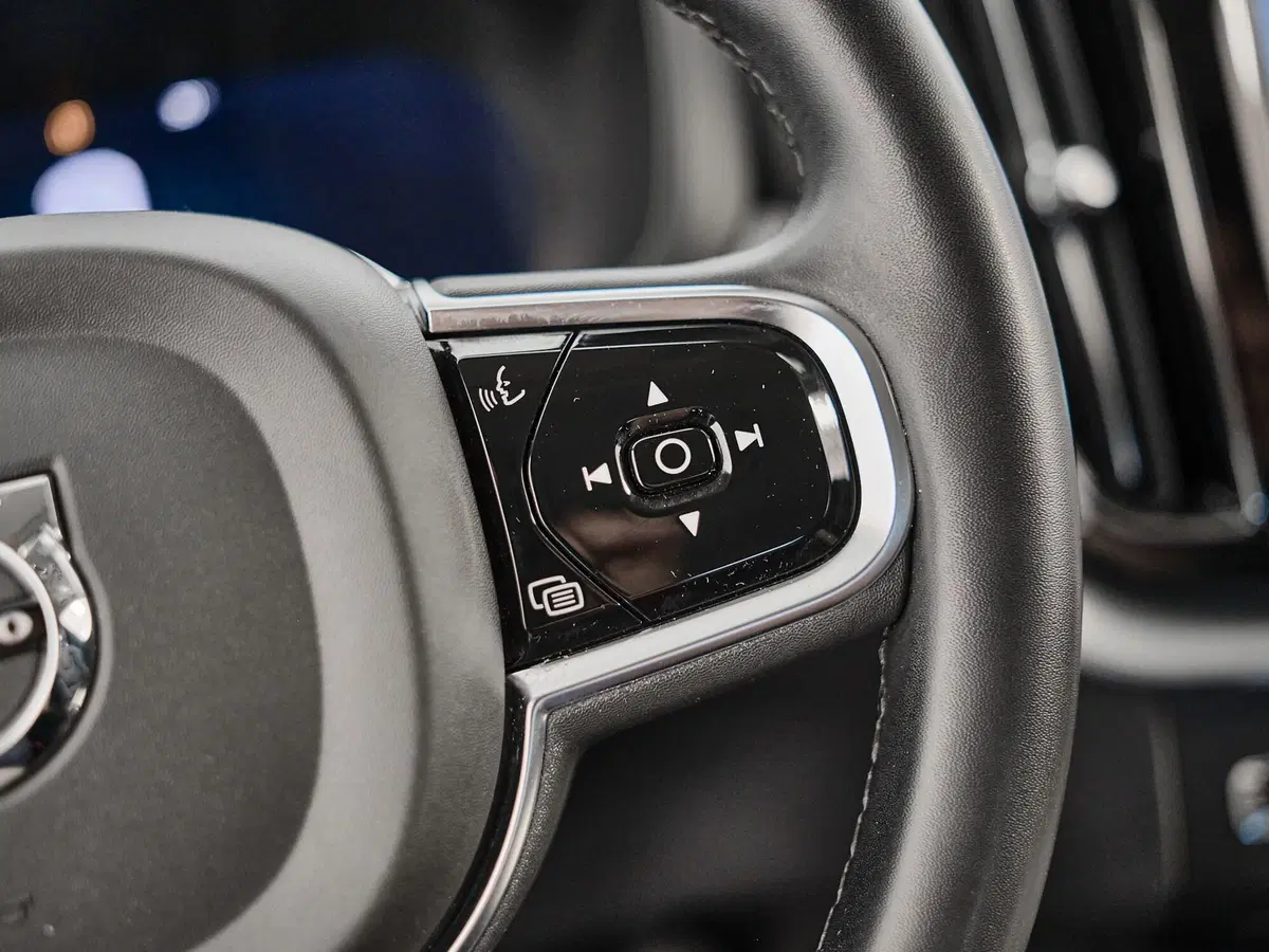 Volvo XC60 usata a Prato (9)