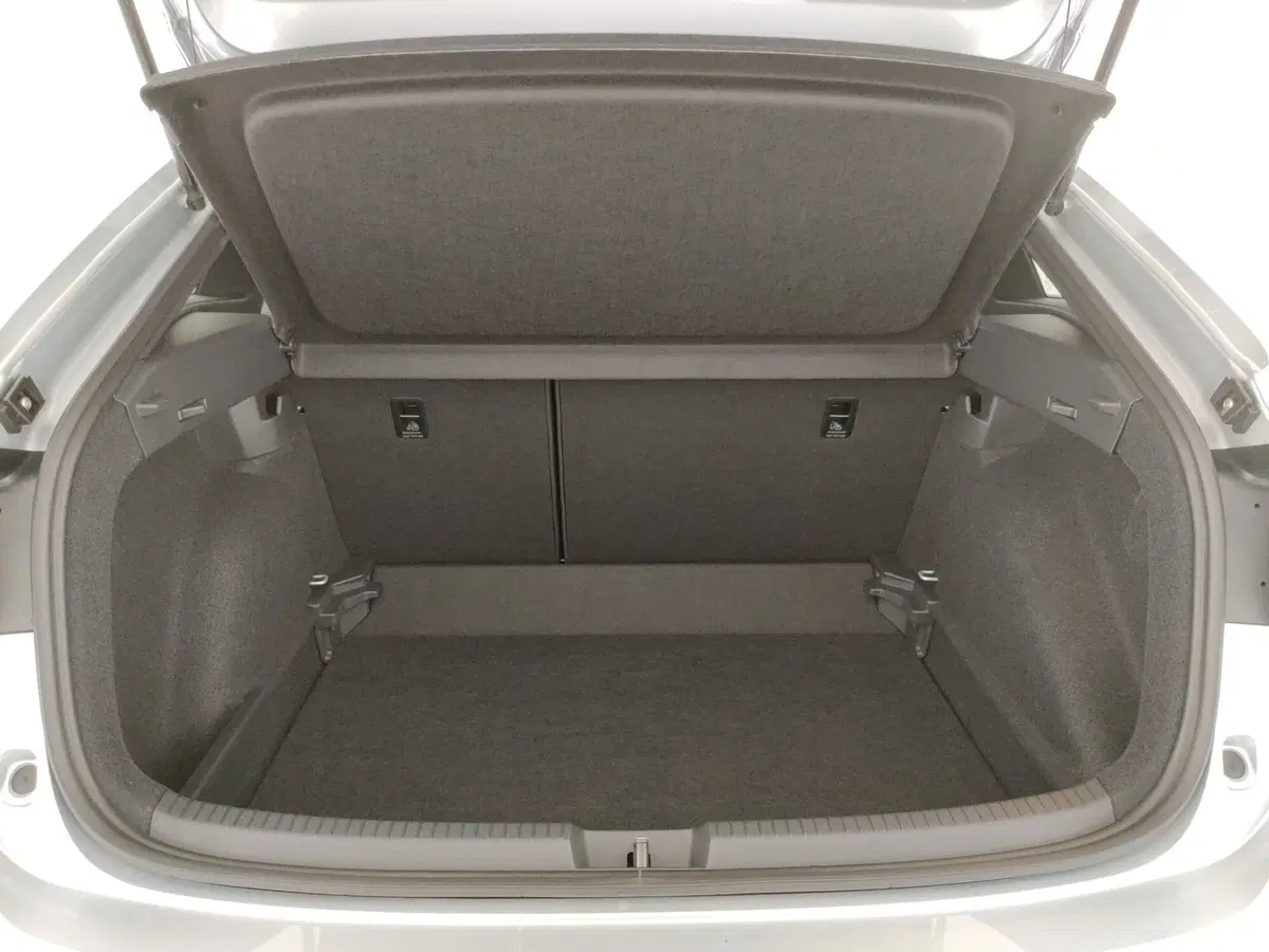 Volkswagen Taigo nuova a Napoli (18)