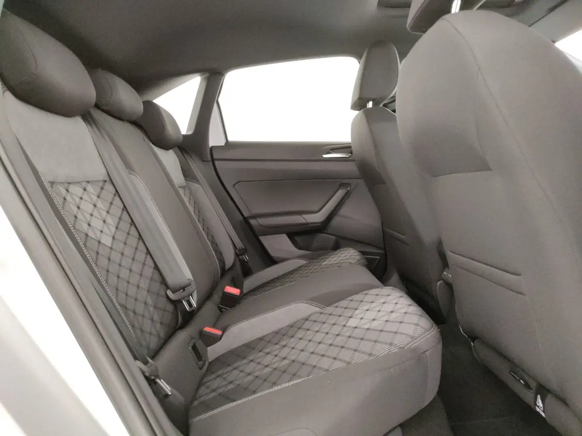 Volkswagen Taigo nuova a Napoli (9)